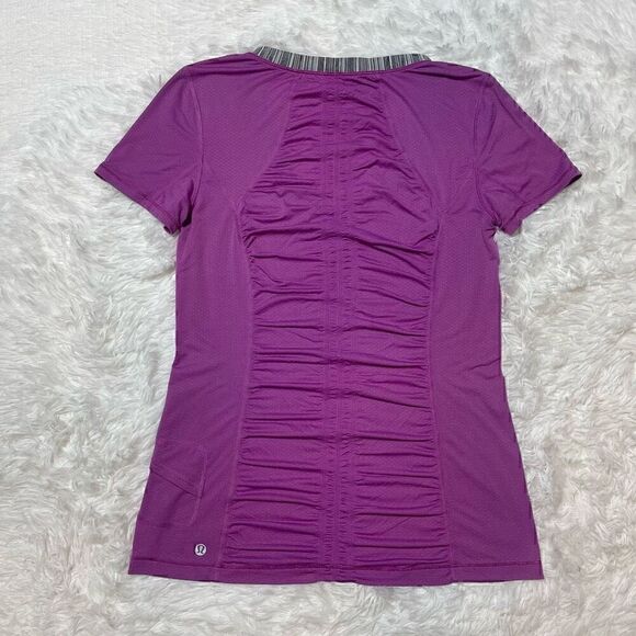 Lululemon Tshirt Top Run Energy Purple Womens Size 6 Vneck Stretch Lightweight - Picture 6 of 7